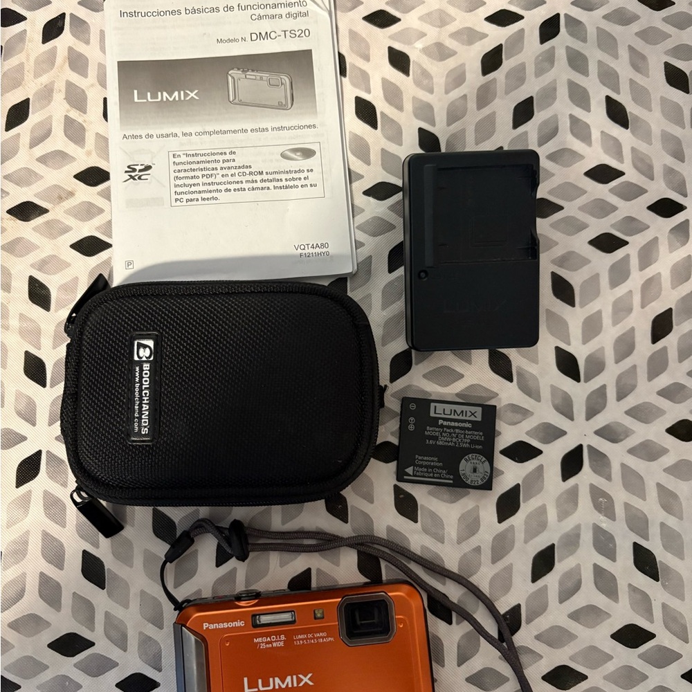 Panasonic Lumix DMC-TS20 in Bold Orange